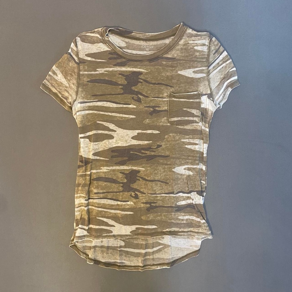 Zoe + Liv Camo Pocket Tee Size Large Cotton & polyester blend